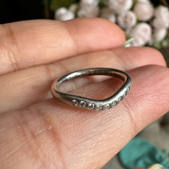 Tiffany&Co platinum curved wedding band *PRICE is FIRM* - Picture 7 of 16